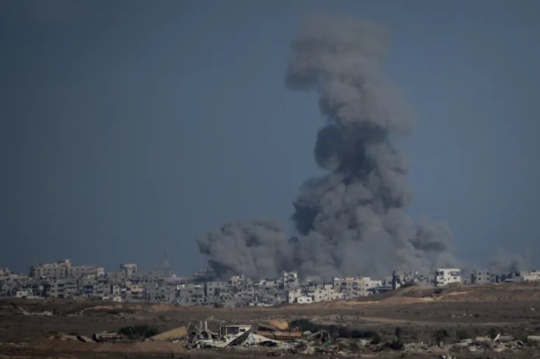 غارات إسرائيلية وعمليات نسف شرقي قطاع غزة