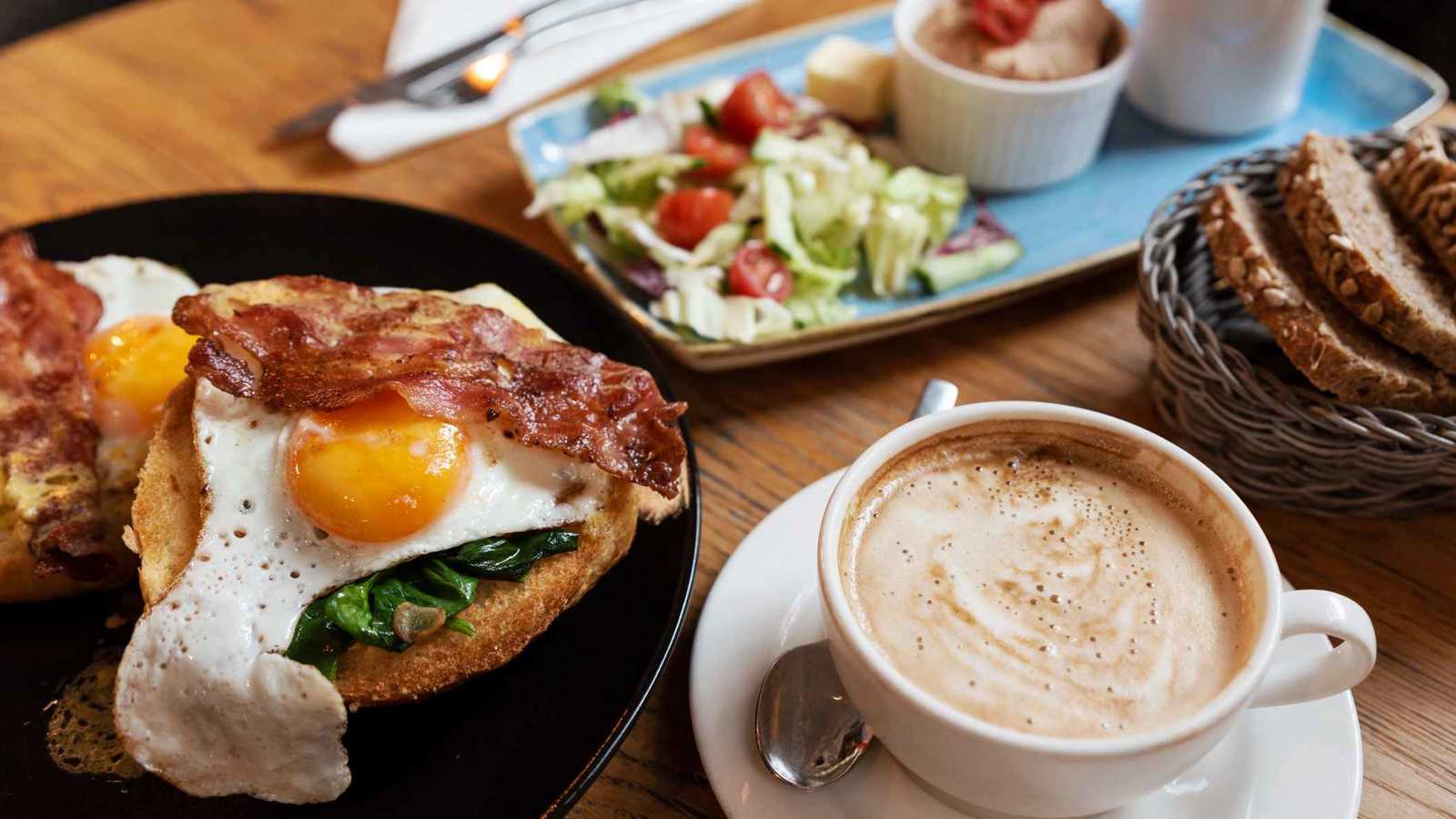 عادات صباحية قد تضر جسمك 