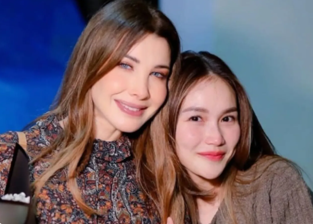 بكاء فنانة إندونيسية لحظة لقائها نانسي عجرم يُشعل مواقع التواصل