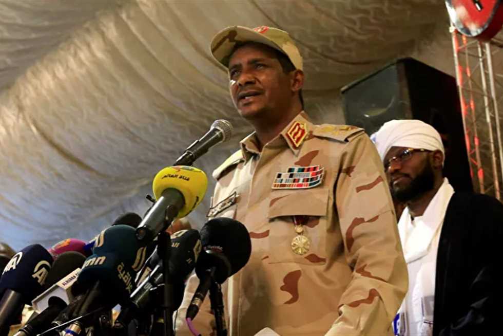 قائد "الدعم السريع" بالسودان: قادة الجيش يتشبثون بالسلطة