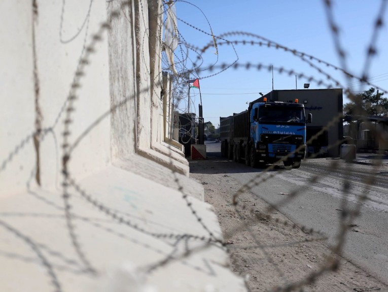 إسرائيل تقرر إغلاق معبر كرم أبو سالم غدا باستثناء إدخال الأدوية 
