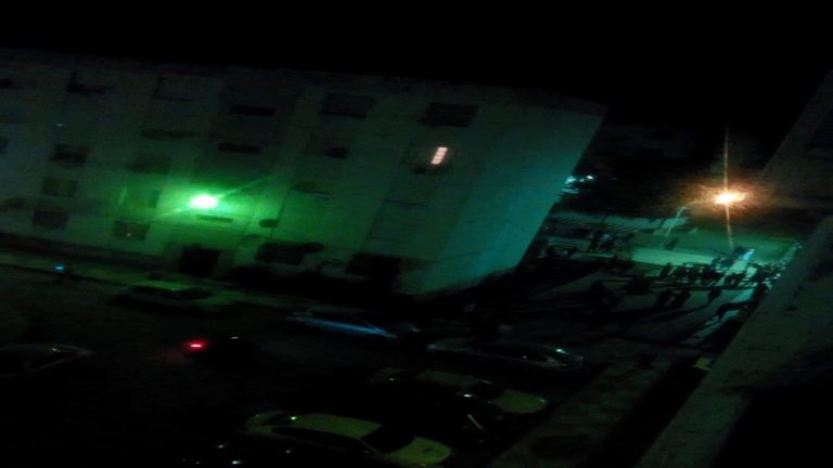 بالصور  ..  قتيل واشتباكات بين محتجين وقوات الأمن الجزائري 