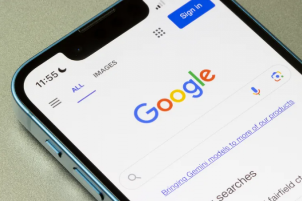 غوغل تطلق رسميا ميزة "البحث الحي" بالصوت والكاميرا عالميا