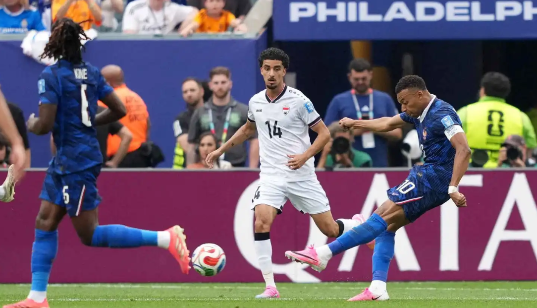 أهدافه خارقة وأداؤه خرافي ..  أسطورة هولندا يعتبر كيليان مبابي نجم مونديال 2026   