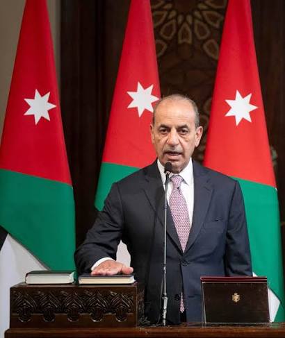 موظفو البلديات يشتكون من تخفيض المكافآت والعلاوات: "الزيادة الموعودة تبخّرت قبل وصولها إلى جيوبنا"