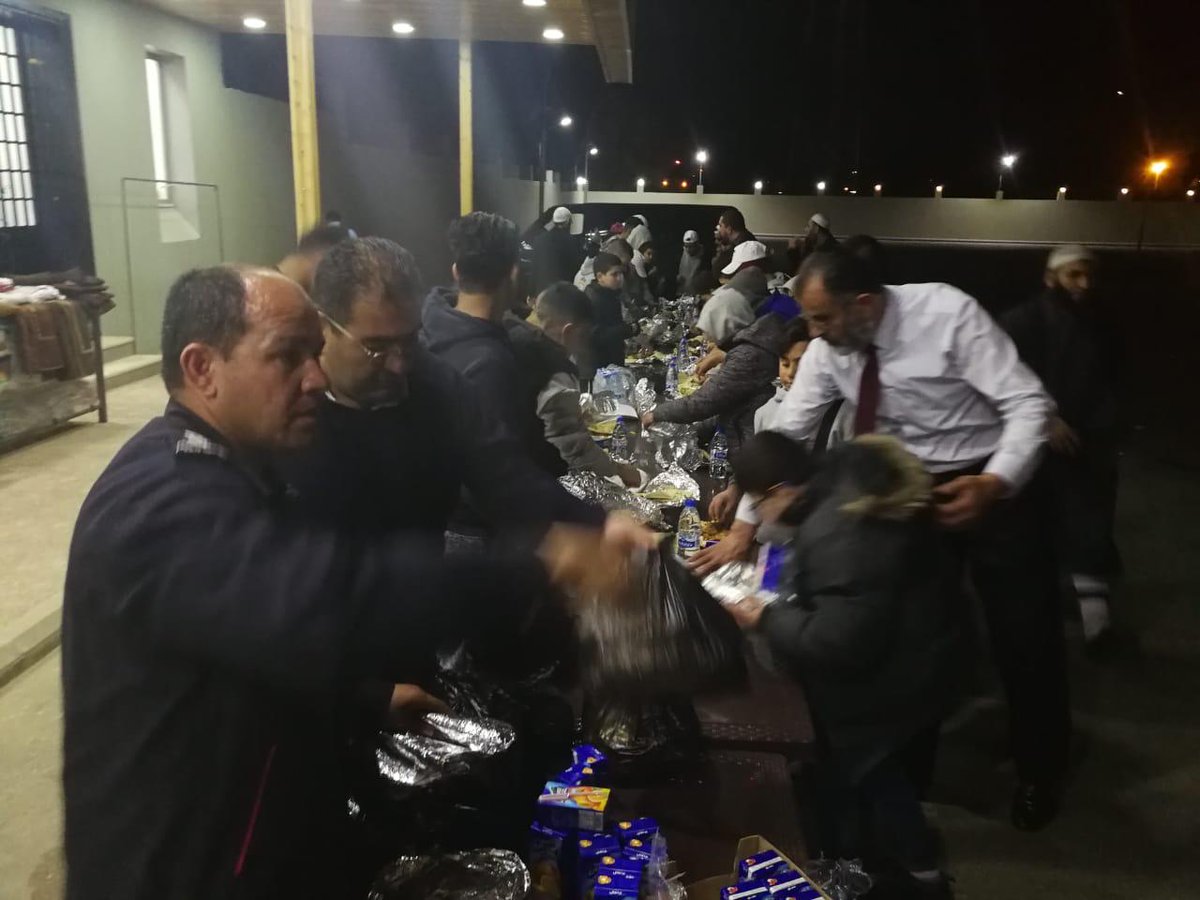 ماذا فعل نشامى أمن الجسور مع أيتام فلسطينيين  .. صور