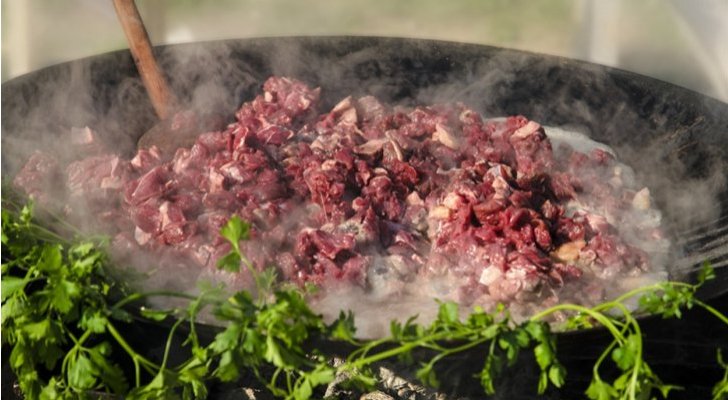 لهذه الأسباب ..  احذر طهي وتناول اللحوم مباشرة بعد الذبح