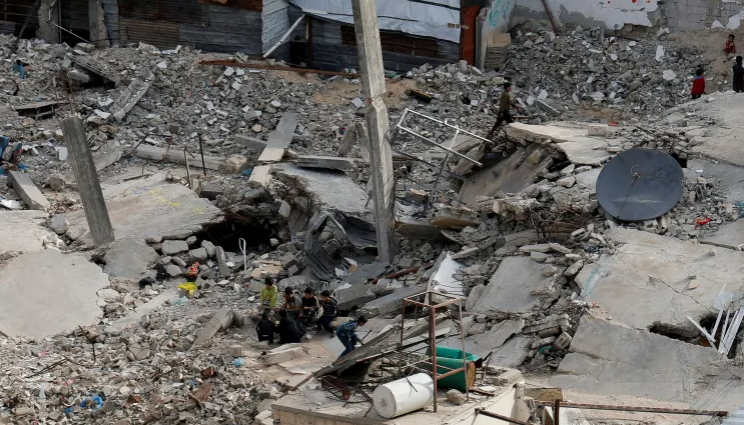 بينهم أم وأطفالها الستة ..  10 شهداء فلسطينيين في قصف للاحتلال على غزة