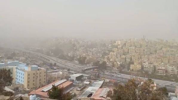     أجواء دافئة اليوم وانخفاض ملموس الجمعة ورياح مغبرة قوية تضرب المملكة