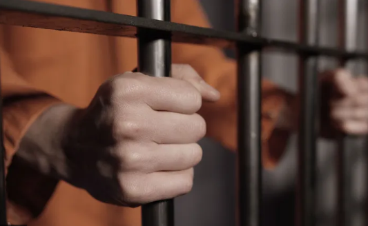  السجن لأردني نشر صورا إباحية لزوجته مع شخص آخر  .. فيديو 