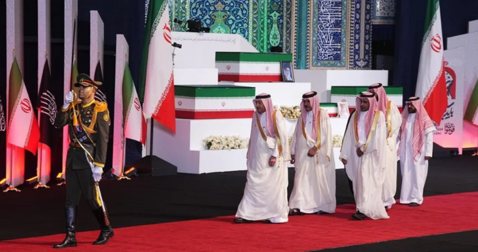 القيادة السعودية تعزي الرئيس الإيراني في وفاة المرشد السابق