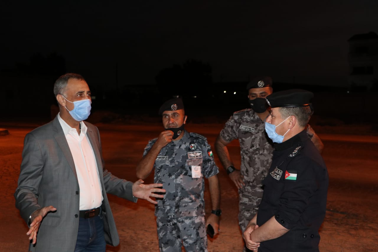 محافظ المفرق وقادة الاجهزة الامنية في المحافظة يشاركون الاجهزه الامنية افطارهم اليوم