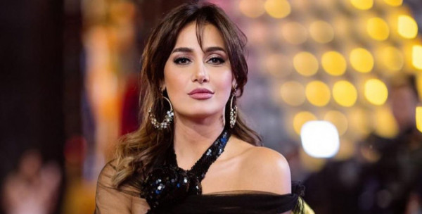 هل تعيش حلا شيحة قصة حب "سرية" مع رجل أعمال شهير؟ 