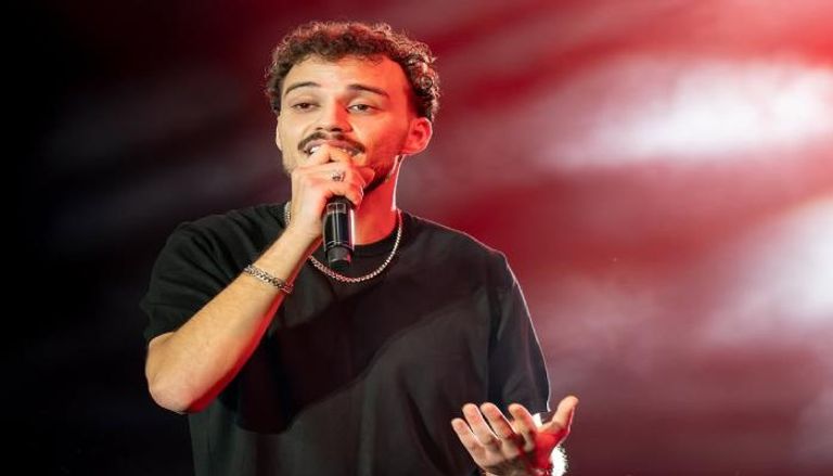 بعد أشهر من الزواج ..  حسام السيلاوي يعلن انفصاله عن زوجته ساندرا