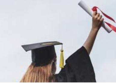 مع تفوقي في الدراسة إلا أن والدي لا يعجبهما ذلك!