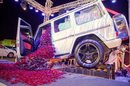  بالفيديو  ..  الراجحي يتراهن مع صديقه على سيارة مرسيدس ..  وينفذ فيه مقلب