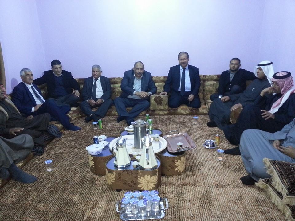 وجهاء بني خالد من العراق والكويت على مأدبة عشاء في منزل علي مفرح الخالدي 