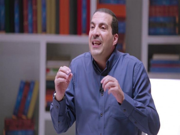 لهذا السبب تزوج النبي تسع نساء ..  عمرو خالد يوضح 
