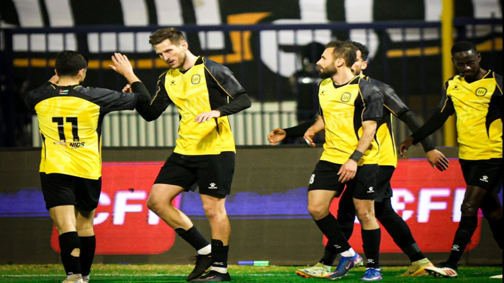 الحسين إربد يهزم الوحدات بثنائية ويحافظ على صدارة دوري المحترفين