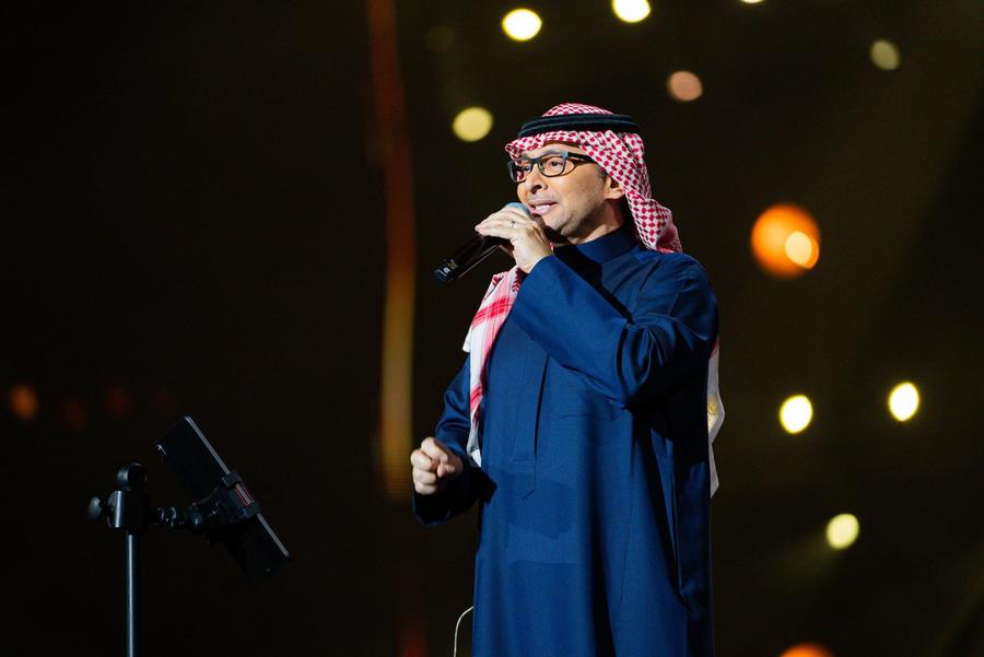 عبدالمجيد عبدالله يحيي حفلاً في جدة وصف بأكبر الحفلات الجماهيرية