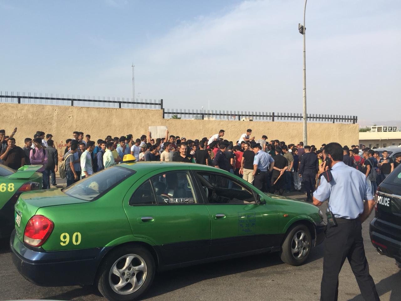 طلاب التوجيهي يعتصمون احتجاجا على برنامج الامتحانات في العقبة 