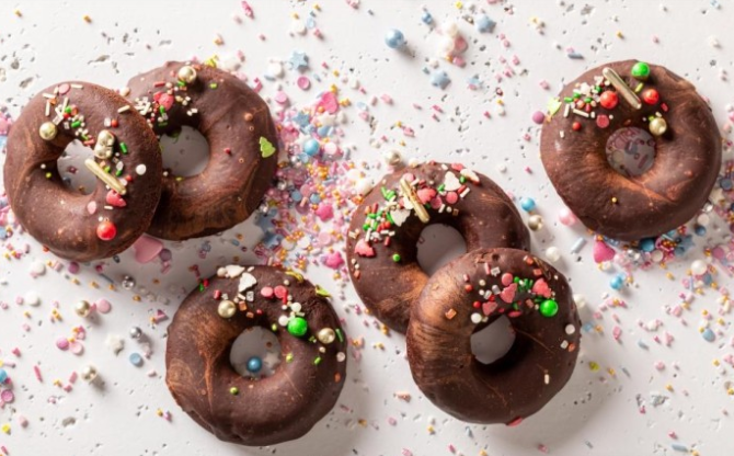 دوناتس محشية بالشوكولاتة