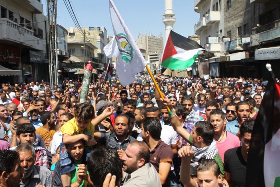بالصور : مسيرة وسط عمان تطالب بطرد السفير الاسرائيلي
