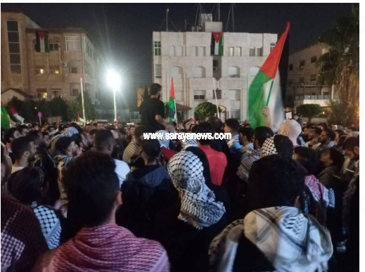 حشود أمام السفارة الصهيونية بعد تصاعد العدوان على غزة  .. صور 