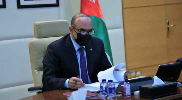  الخصاونة يوجه وزراء حكومته لتكثيف العمل الميداني والتواصل مع الأردنيين 