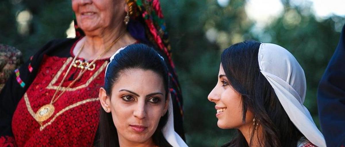 تورثها عبر الأجيال ..  تعرّف على أغرب عادات فلسطين
