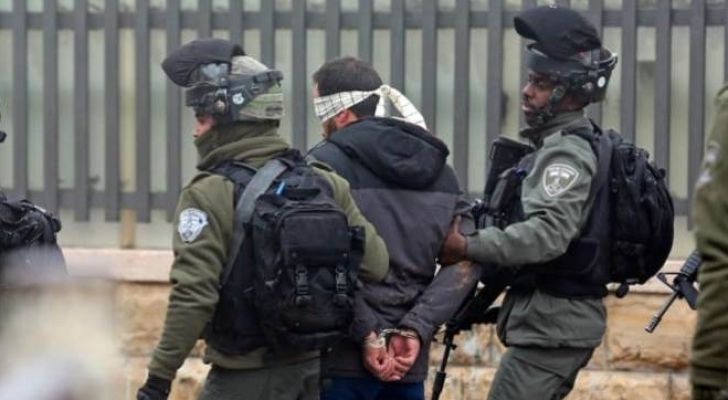 الاحتلال يعتقل 50 فلسطينيا بالضفة الغربية