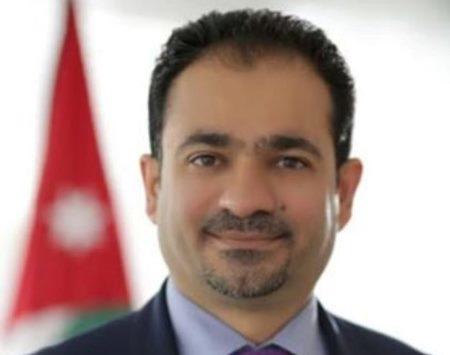 عمر مشهور الجازي ..  خطى ثابتة على نهج "قائد الكرامة" وثقة بالعمل في مهنة الدفاع عن الحق