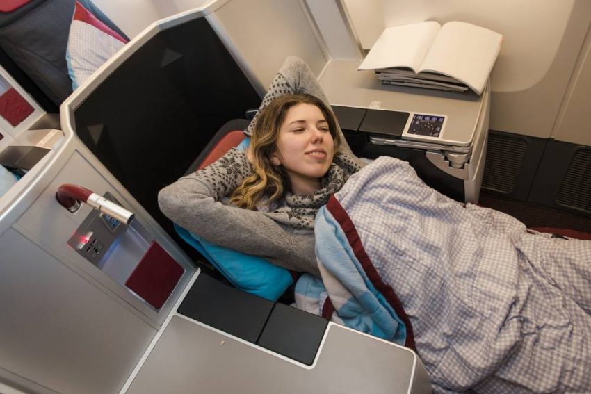 نصائح للمسافرين تساعدهم على النوم داخل الطائرة 