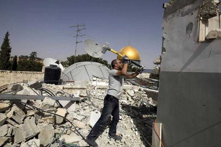 الاحتلال يجبر مقدسيين على هدم منشأتهم شمال القدس