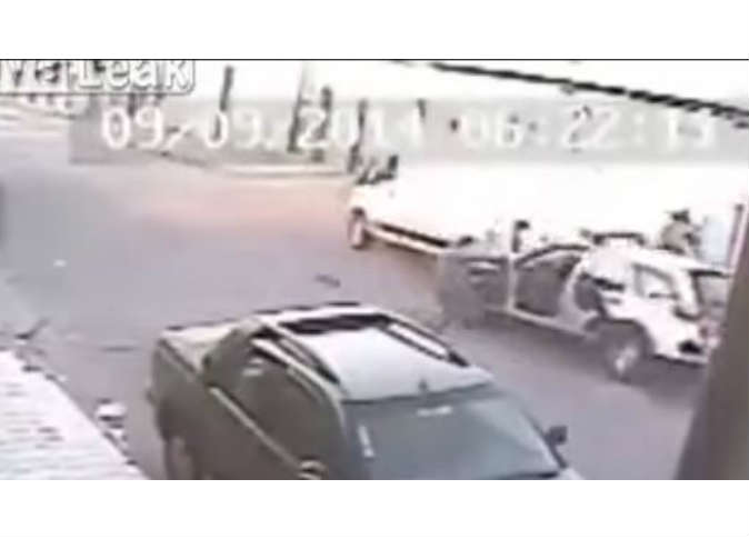 متهم يهرب من الشرطة بخدعة "ماكرة" (فيديو)