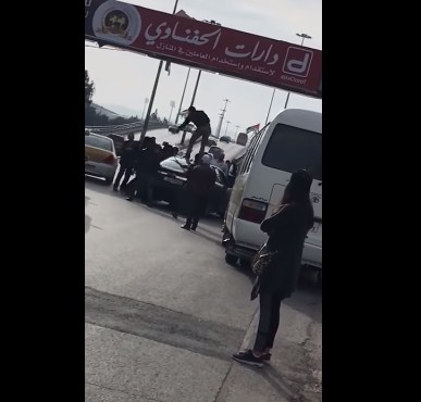 الامن يحيل "كنتروليه الباصات" المعتدين على شاب و مركبته في عمان  الى المدعي العام 