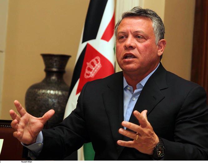 الملك يزور الدفاع المدني والامن العام 