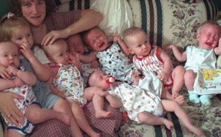 بالصور ..  7 توائم أذهلوا العالم عند ولادتهم منذ 19 سنة ..  كيف أصبحوا الآن؟