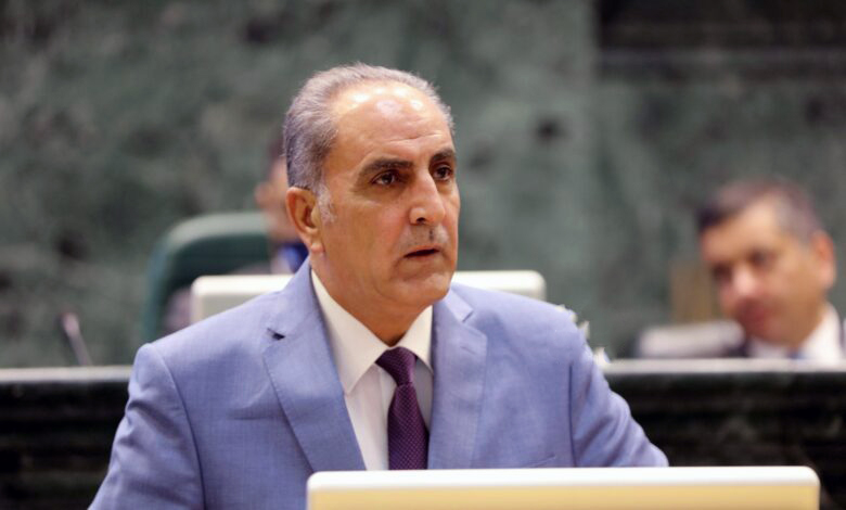 "لم يكلف نفسه بالتوجه لموقع فاجعة العقبة"  ..  النائب الرواشدة يفتح النار على وزير النقل 