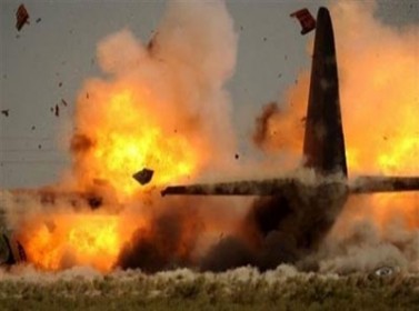 7 قتلى بتحطم طائرة عسكرية بالقرب من ساحة التغيير في صنعاء