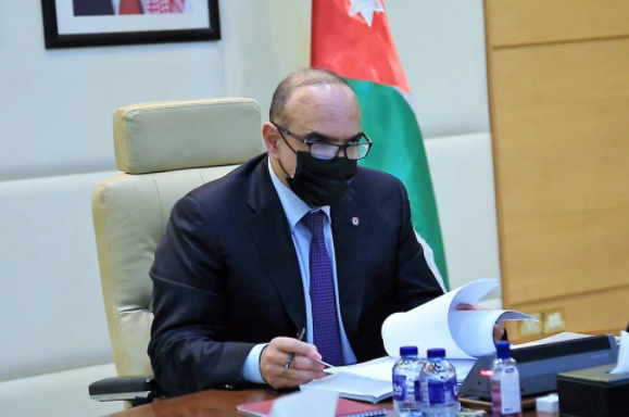 رئيس الوزراء يصل إلى مستشفى السلط واجتماع طارئ للوقوف على ملابسات الحادثة 