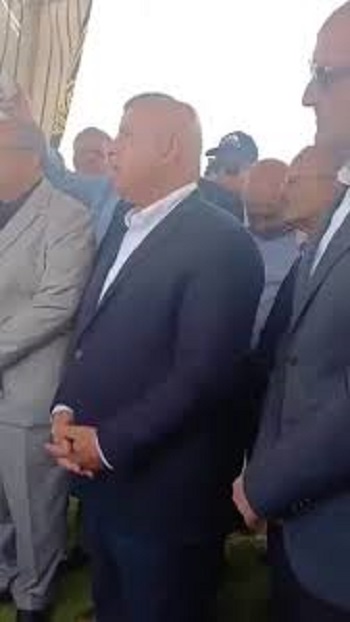 "امشي خالص من قدامي" ..  وزير النقل المصري ينفعل على مهندس بسبب ارتباكه خلال الشرح  ..  فيديو 