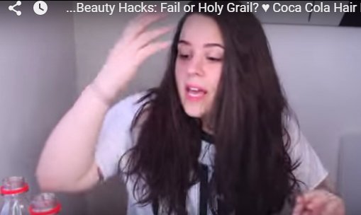 شاهد بالفيديو ماذا يحدث للشعر عند غسله بالكوكاكولا