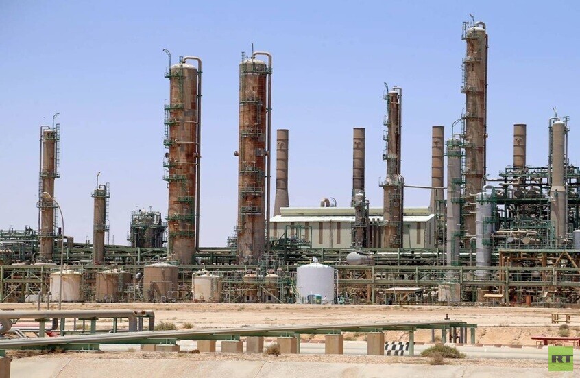 ليبيا ..  إغلاق خط الشرارة النفطي وتراجع الإنتاج بأكثر من 200 ألف برميل يوميا