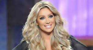 مايا دياب ..  لديَّ منزل خاص لملابسي!