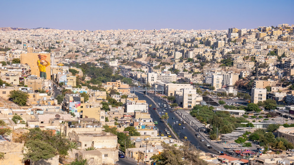 طقس حار نسبيًا في اغلب المناطق حتى السبت