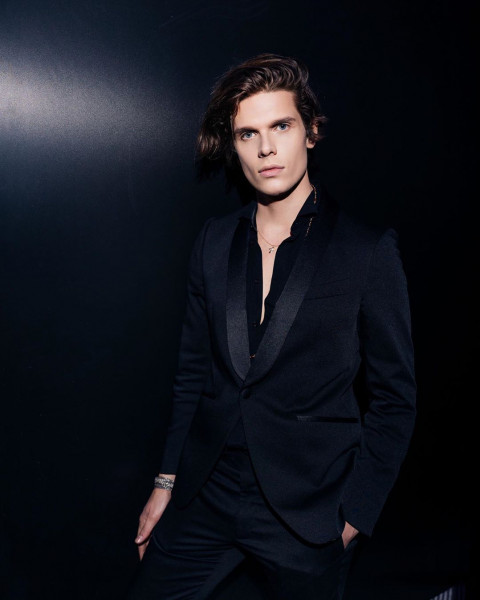 كيف أصبح شكل الطفل الذي يظهر على علبة كندر؟