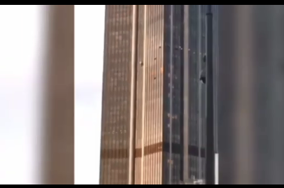 بالفيديو ..  "سبايدرمان" يتسلق أعلى ناطحة سحاب في باريس