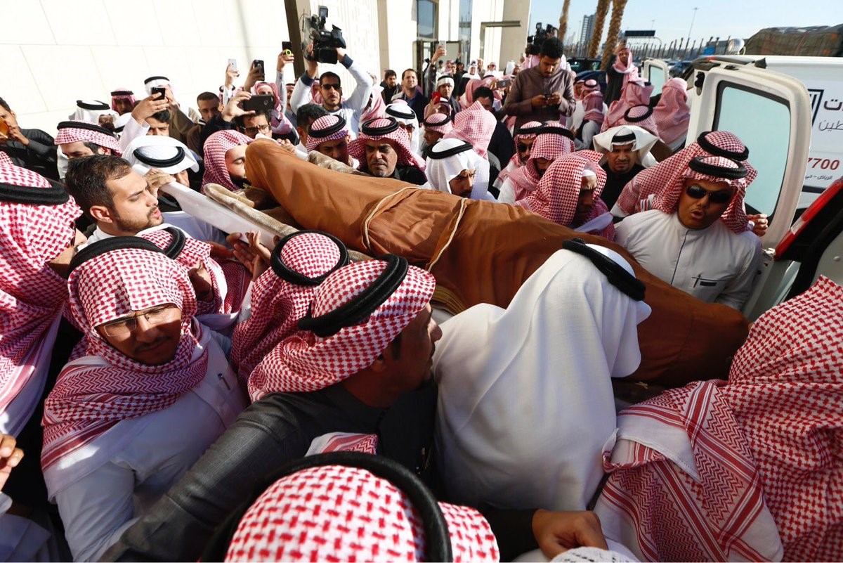 بالصور ..  تشييع جثمان الفنان الراحل أبو بكر سالم ودفنه بالرياض