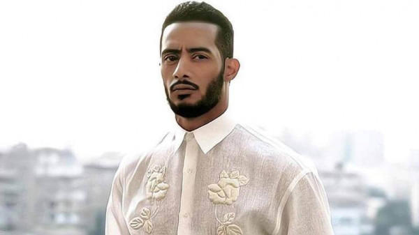 حذاء محمد رمضان يضعه في موقف محرج!